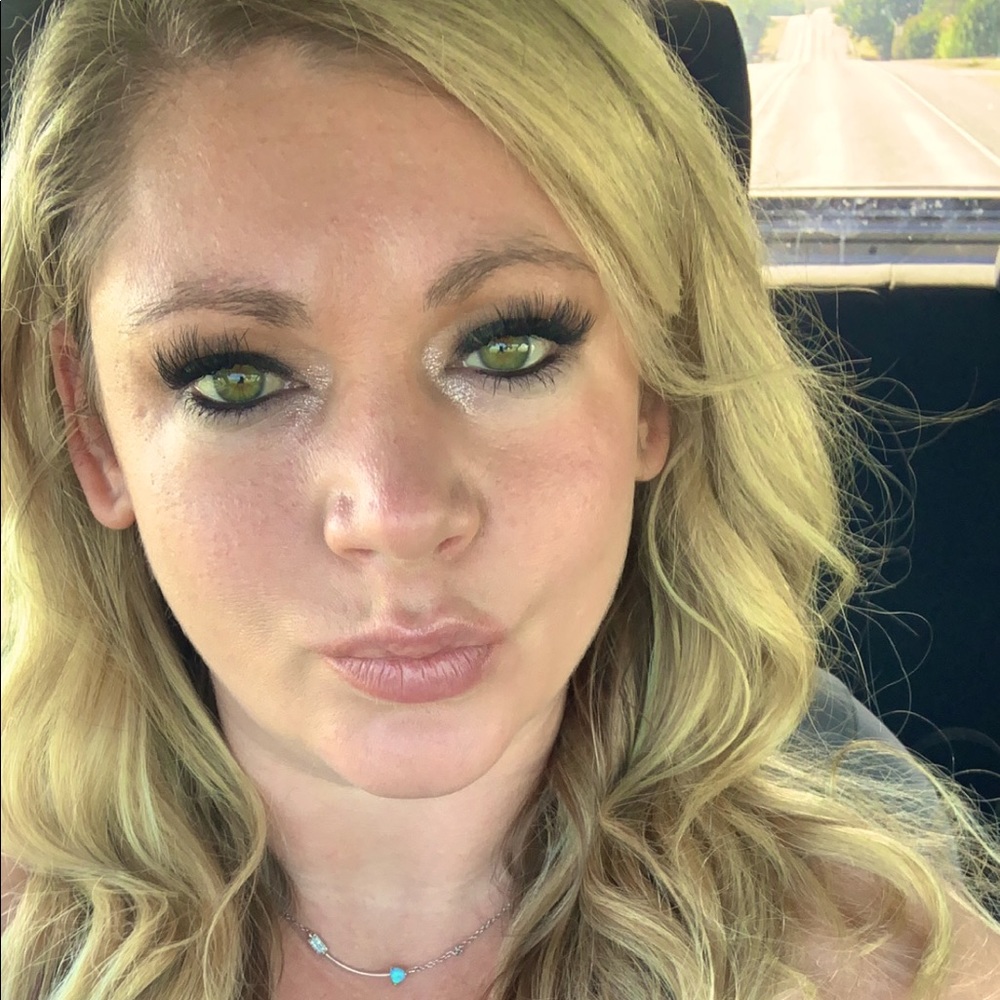 Meet your Posher, Brittni